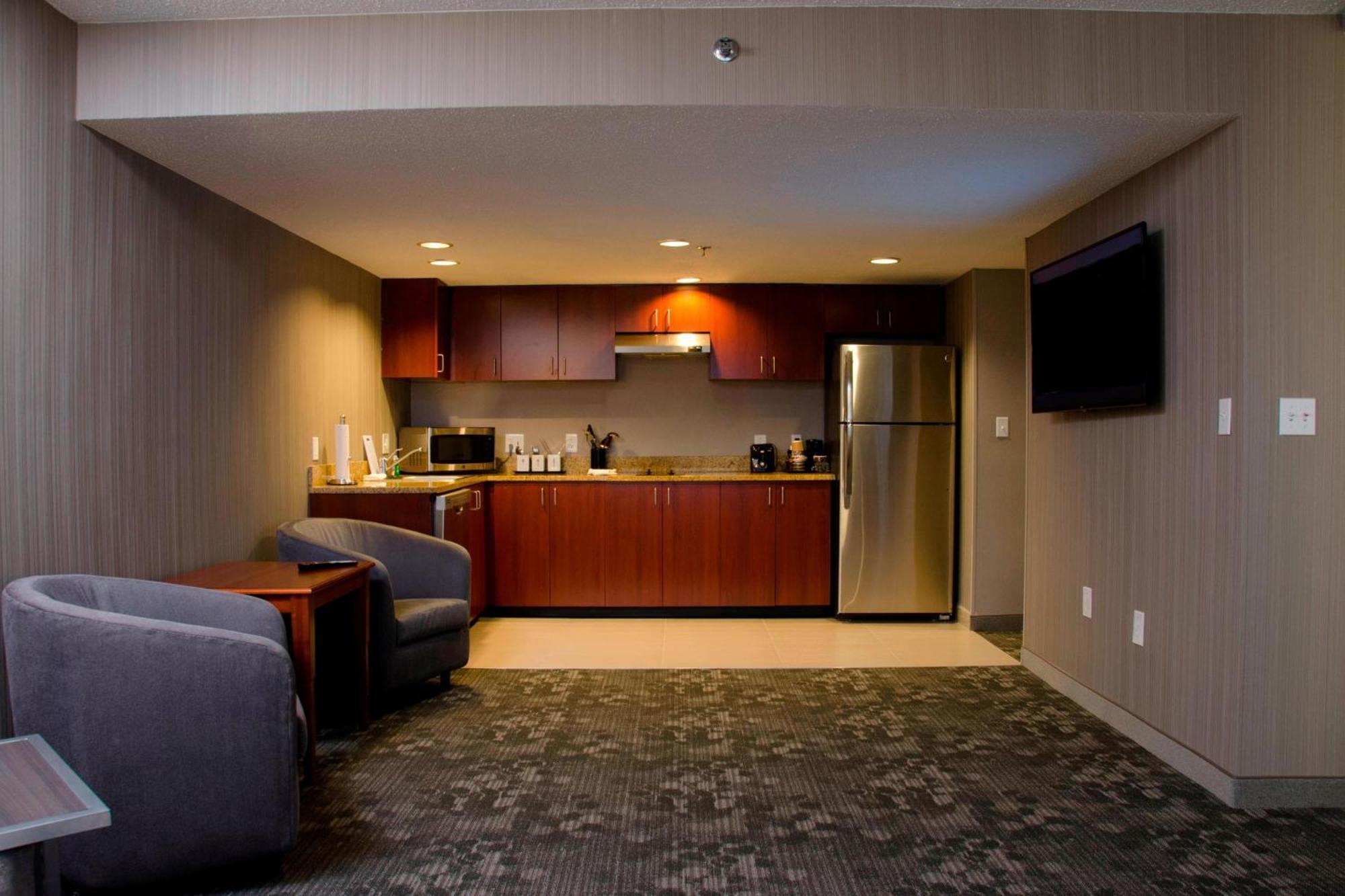 Courtyard Waterbury Downtown Hotel Exterior photo