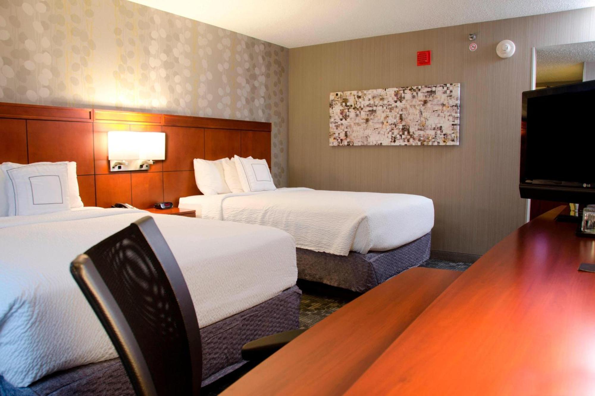 Courtyard Waterbury Downtown Hotel Exterior photo